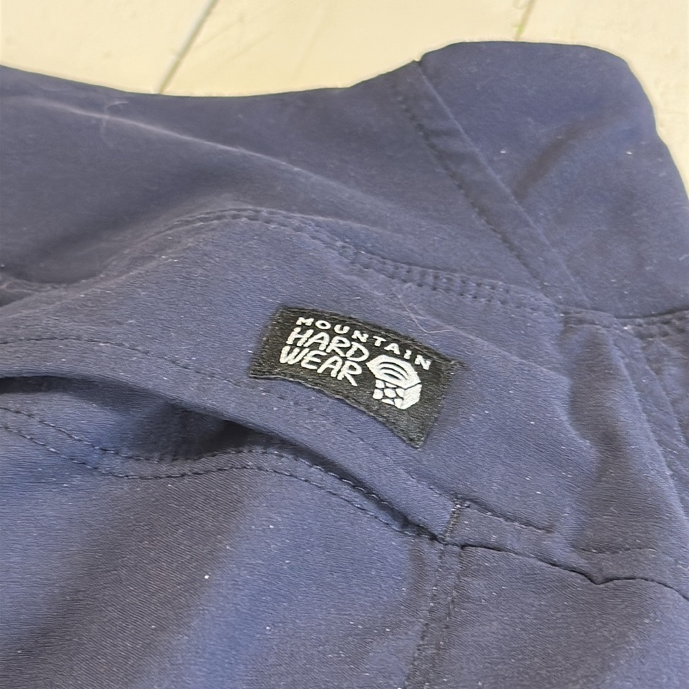 Mountain hardware women’s Yumalina  track pants, Navy Blue Capri Pants NWOT